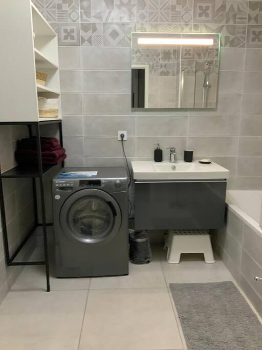 Logement Cosy Climatise Avec Parking آيكس أومبروفينس المظهر الخارجي الصورة